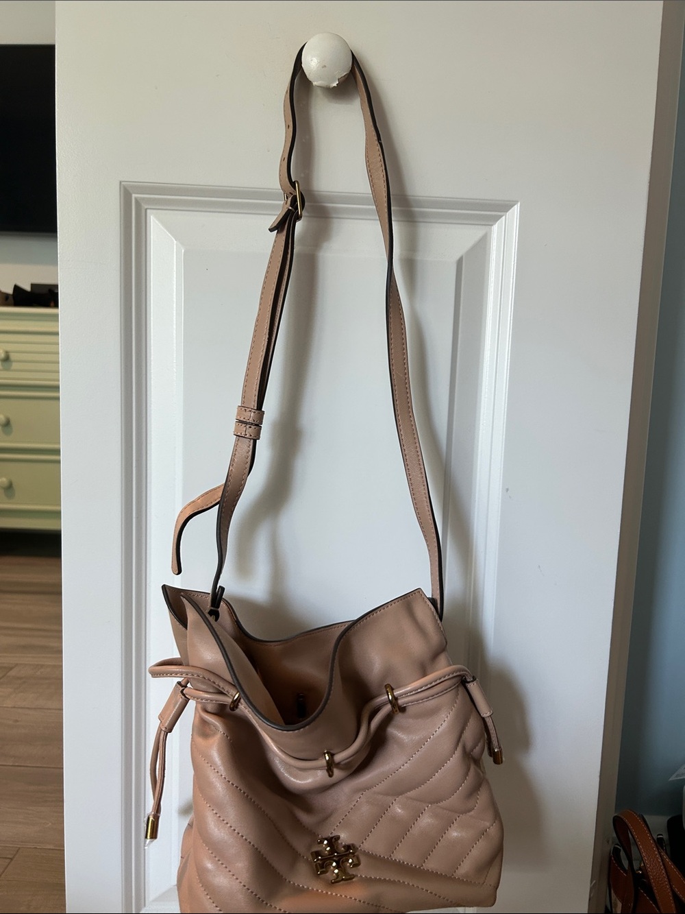 Tory Burch Quilted Drawstring Shoulder Bag/ Crossbody in Nude - Picture 3 of 7